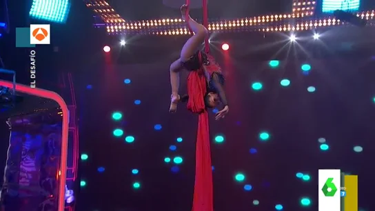 Así arranca la espectacular actuación de Cristina Pedroche por los aires al ritmo de Miley Cyrus en 'El Desafío' Así arranca la espectacular actuación de Cristina Pedroche por los aires al ritmo de Miley Cyrus en 'El Desafío'