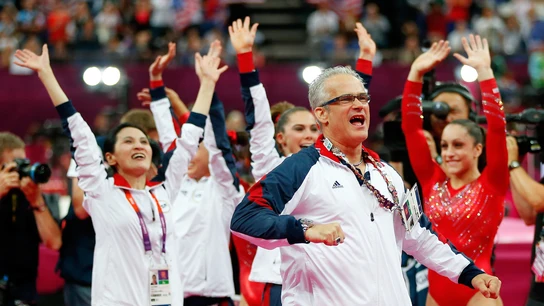 John Geddert, entrenador de la selección femenina de Estados Unidos en 2012 John Geddert, entrenador de la selección femenina de Estados Unidos en 2012
