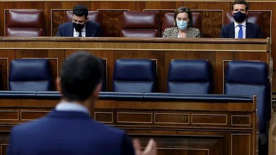 Sánchez frente a Pablo Casado en el Congreso Sánchez frente a Pablo Casado en el Congreso
