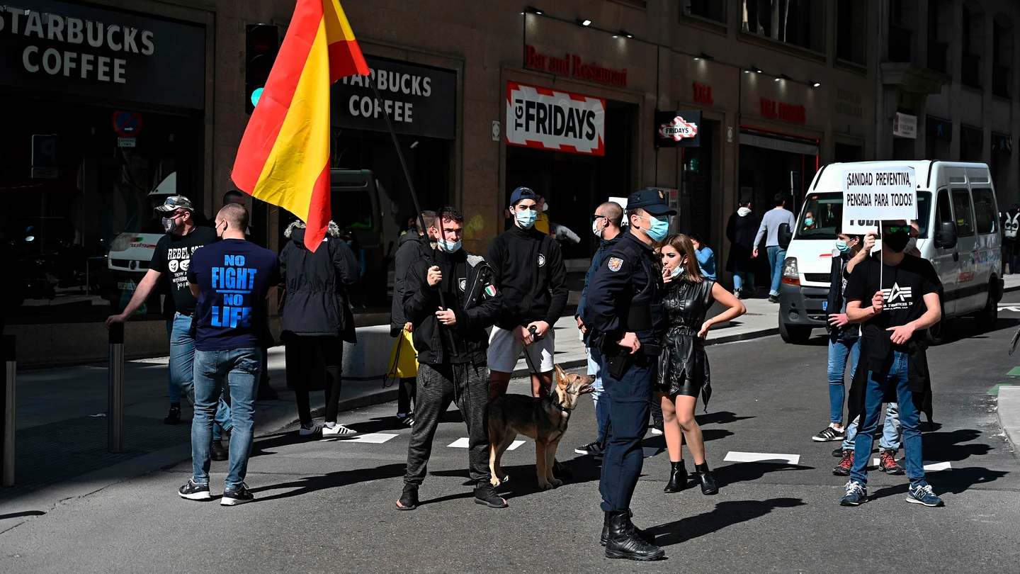 Grupo de ultras en la manifestación de Madrid Grupo de ultras en la manifestación de Madrid