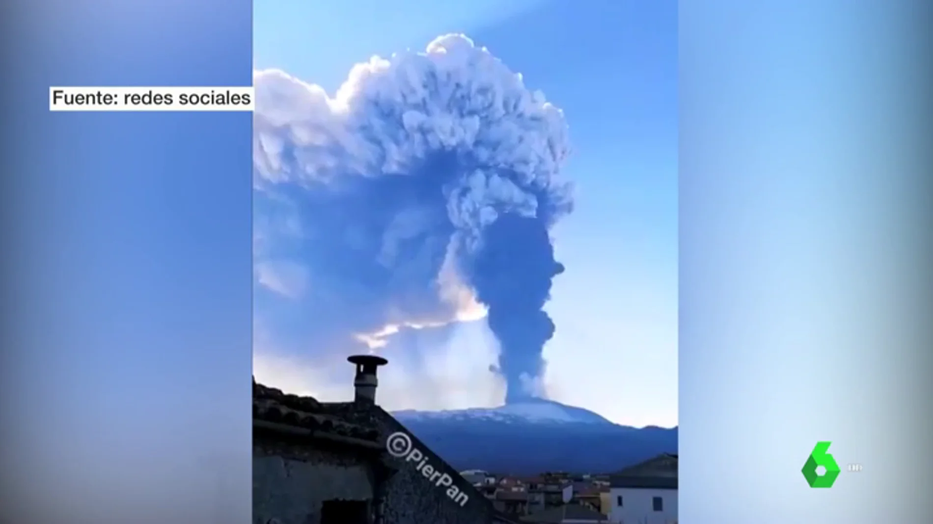 El volcán Etna vuelve a rugir con una erupción que provoca una lluvia de ceniza y lava y una inmensa columna de humo