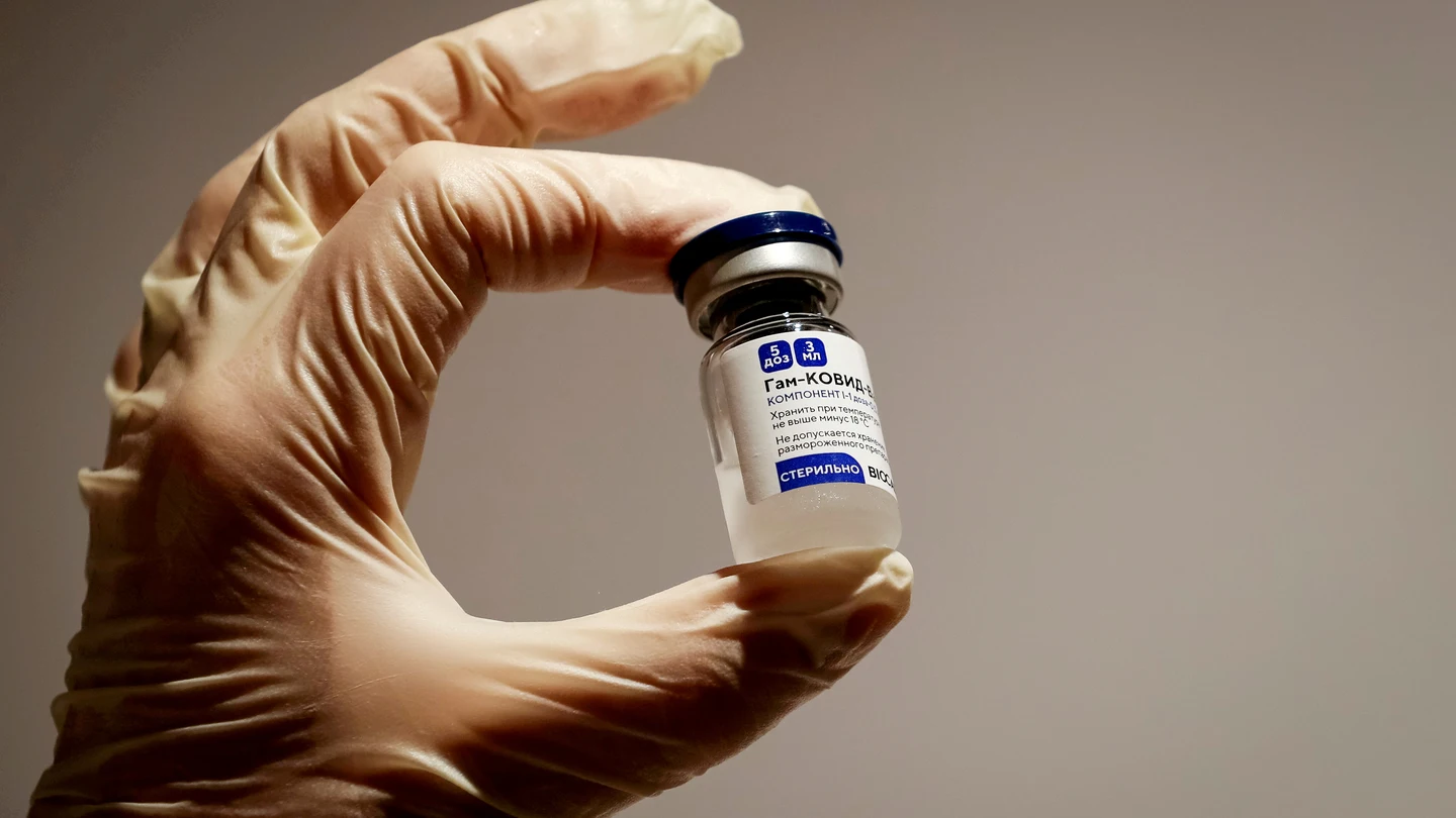 Un vial de la vacuna rusa Sputnik V Un vial de la vacuna rusa Sputnik V