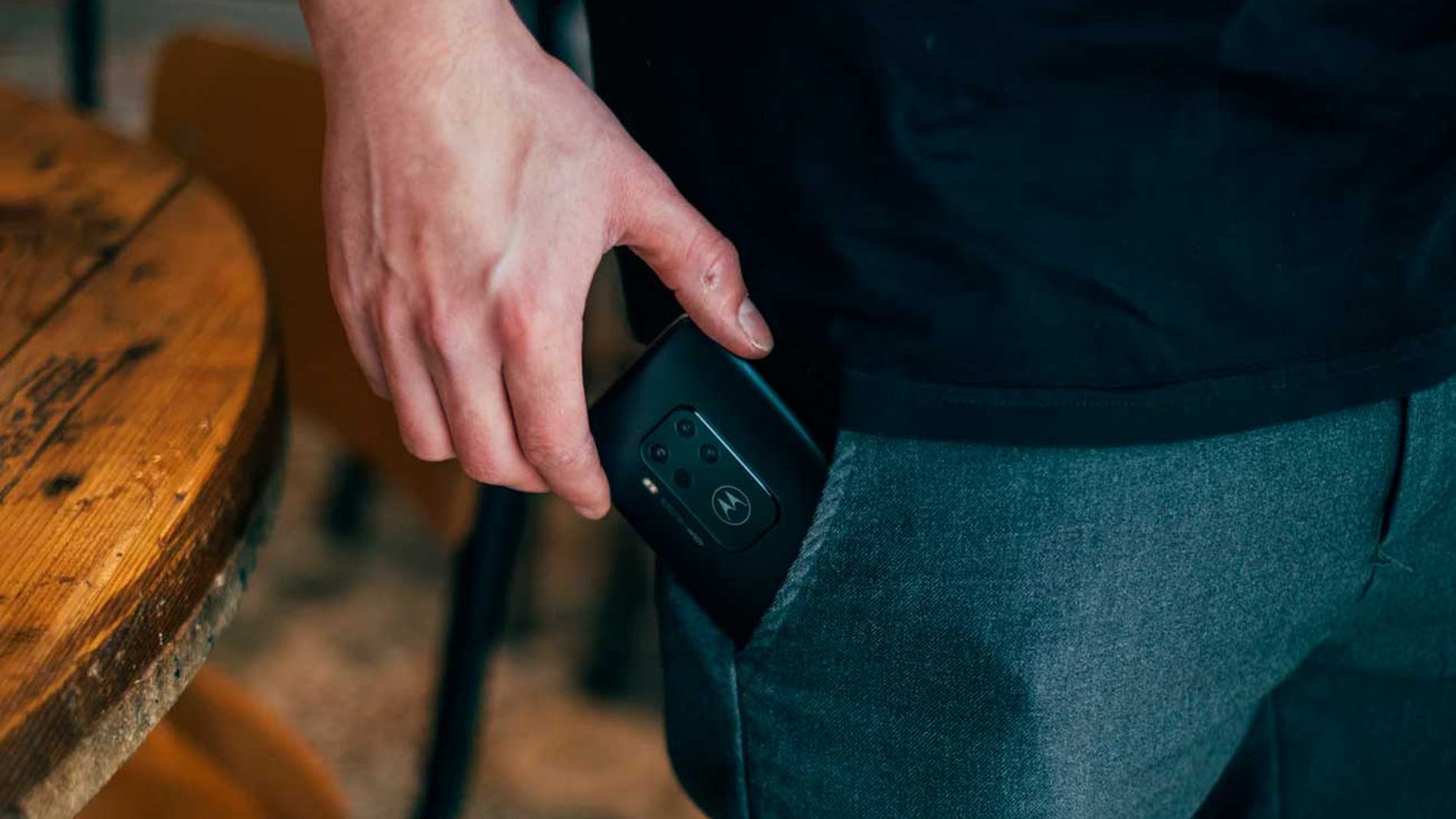 Guarda tu móvil en el bolsillo de forma segura