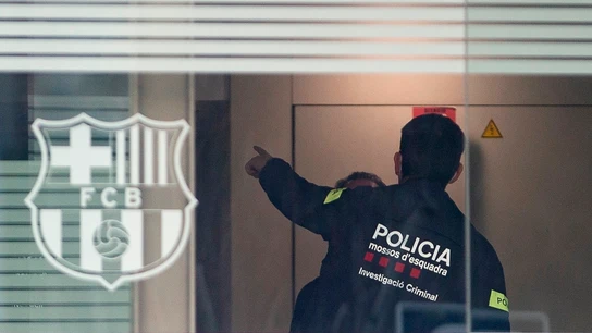 Los Mossos en las oficinas del Barça Los Mossos en las oficinas del Barça