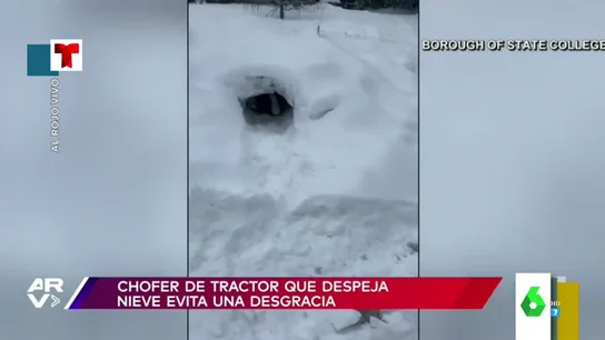 El brutal momento en el que un niño casi es atropellado por una maquina quitanieves mientras jugaba en un túnel de hielo El brutal momento en el que un niño casi es atropellado por una maquina quitanieves mientras jugaba en un túnel de hielo
