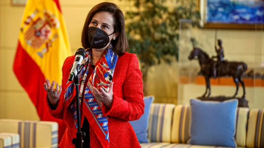 La ministra de Defensa, Margarita Robles Chat militares