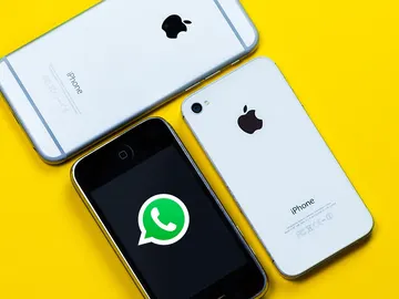 WhatsApp y unos iPhone WhatsApp y unos iPhone