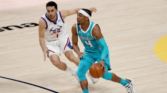 Facundo Campazzo frente a Charlotte Hornets