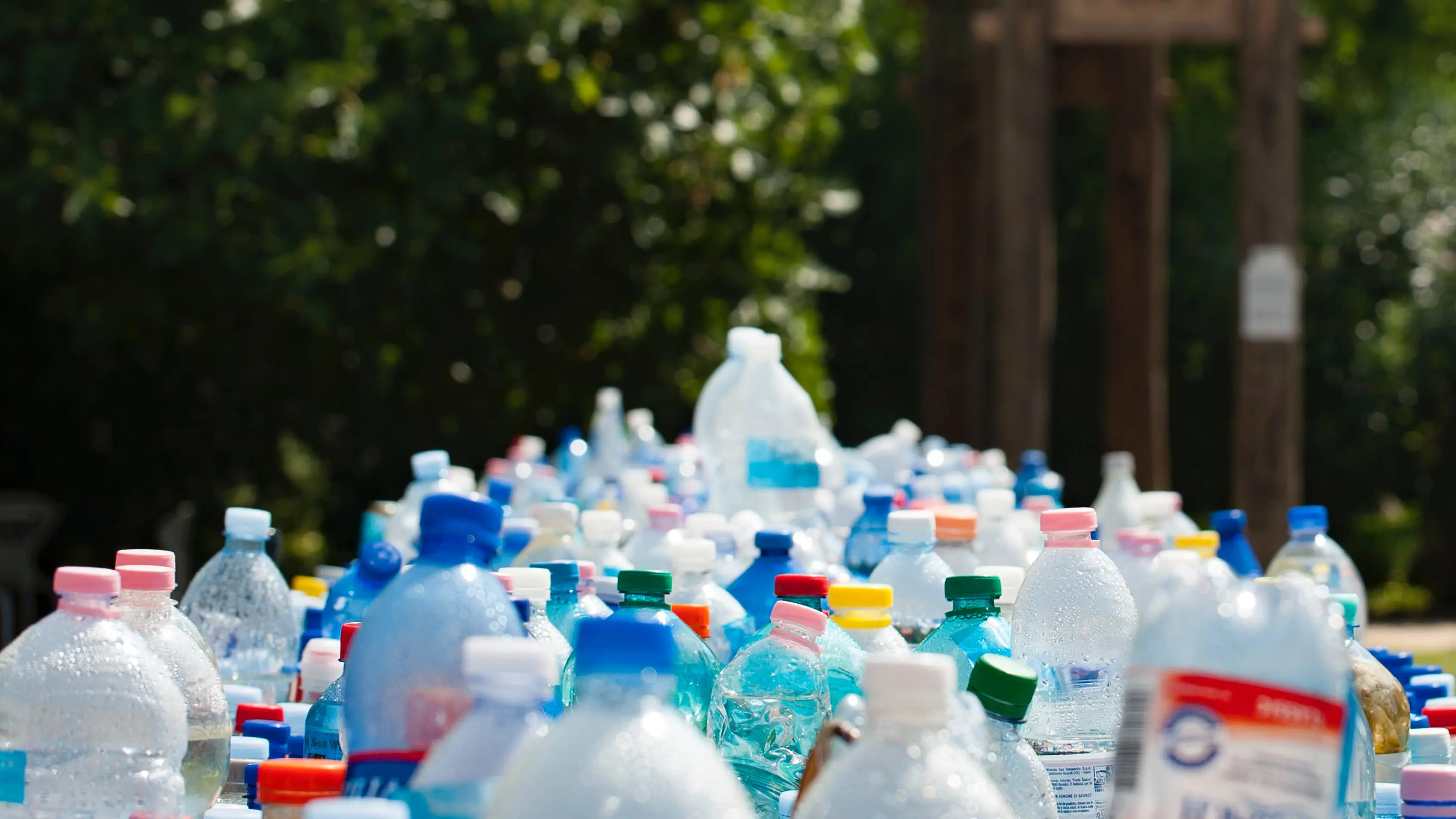 Botellas de plástico.