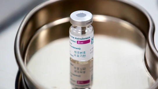 Ejemplar de la vacuna de AstraZeneca Ejemplar de la vacuna de AstraZeneca