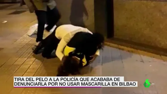 Tira del pelo a la policía que le multa por no llevar la mascarilla en Bilbao Tira del pelo a la policía que le multa por no llevar la mascarilla en Bilbao