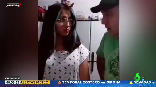La polémica reprimenda de un padre a su hija por grabarse bailando: "Las nalgas las enseñan las p..." La polémica reprimenda de un padre a su hija por grabarse bailando: "Las nalgas las enseñan las p..."