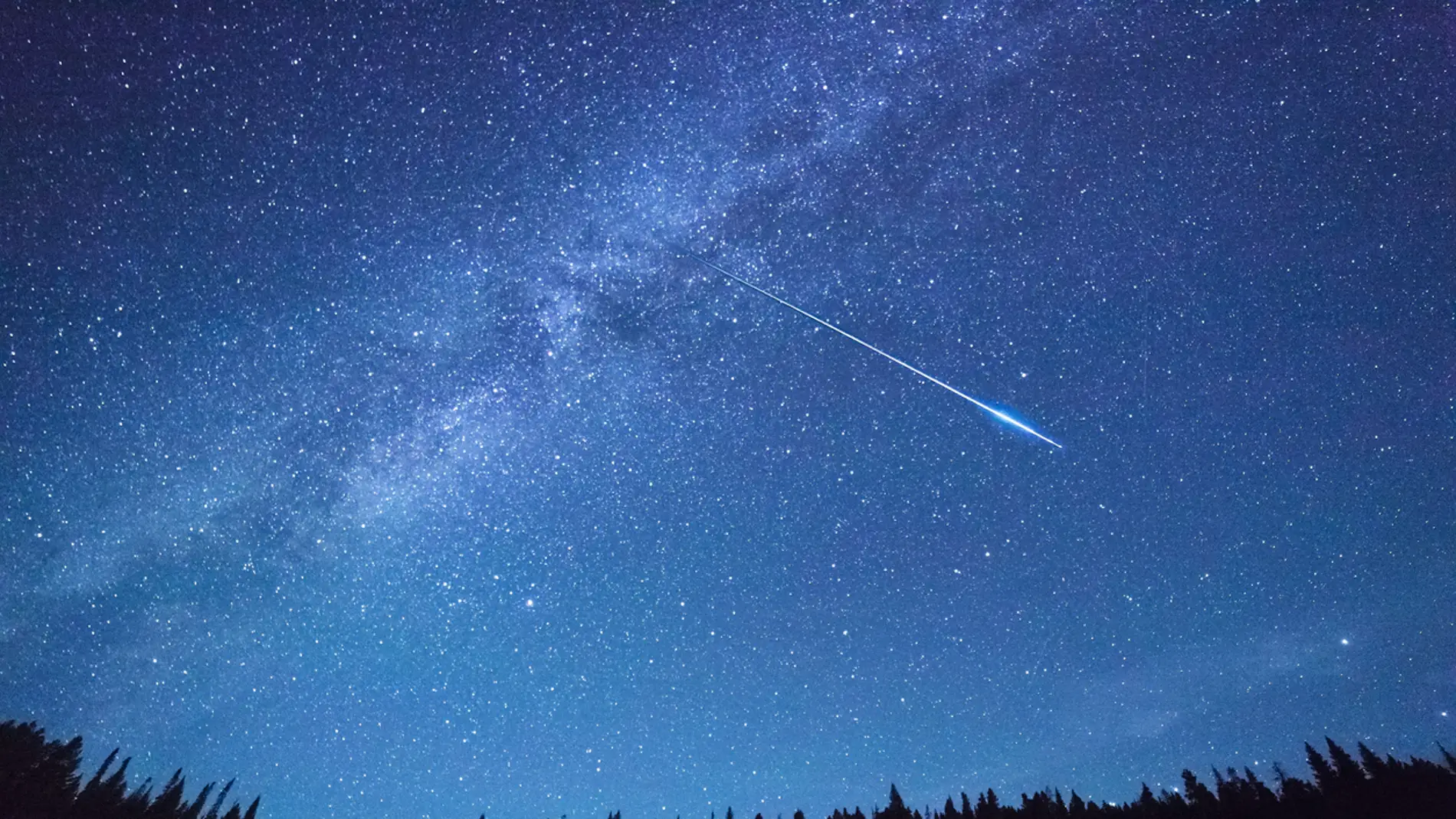 Meteorito surcando el cielo nocturno