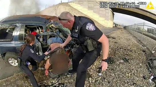 Momento del rescate por parte de los agentes Rescate Utah