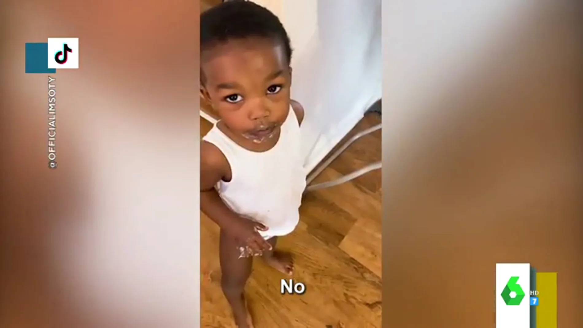El divertido vídeo viral de un niño que niega haberse comido unos cupcakes... con la boca llena de crema