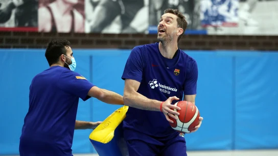 Pau Gasol se entrena con el Barça Pau Gasol se entrena con el Barça