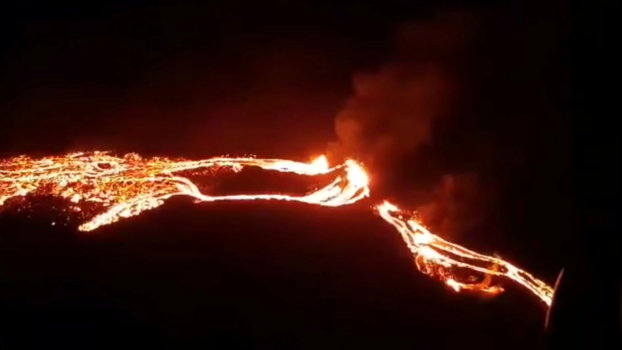 Espectacular erupción volcánica en Islandia