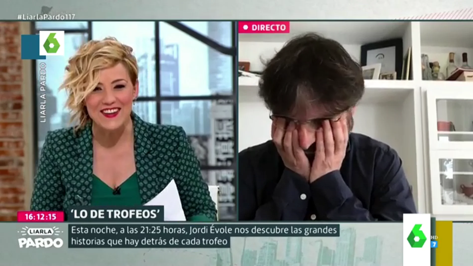 El divertido descuido de Jordi Évole con la bragueta en pleno directo que obliga a Cristina Pardo a avisarle entre risas