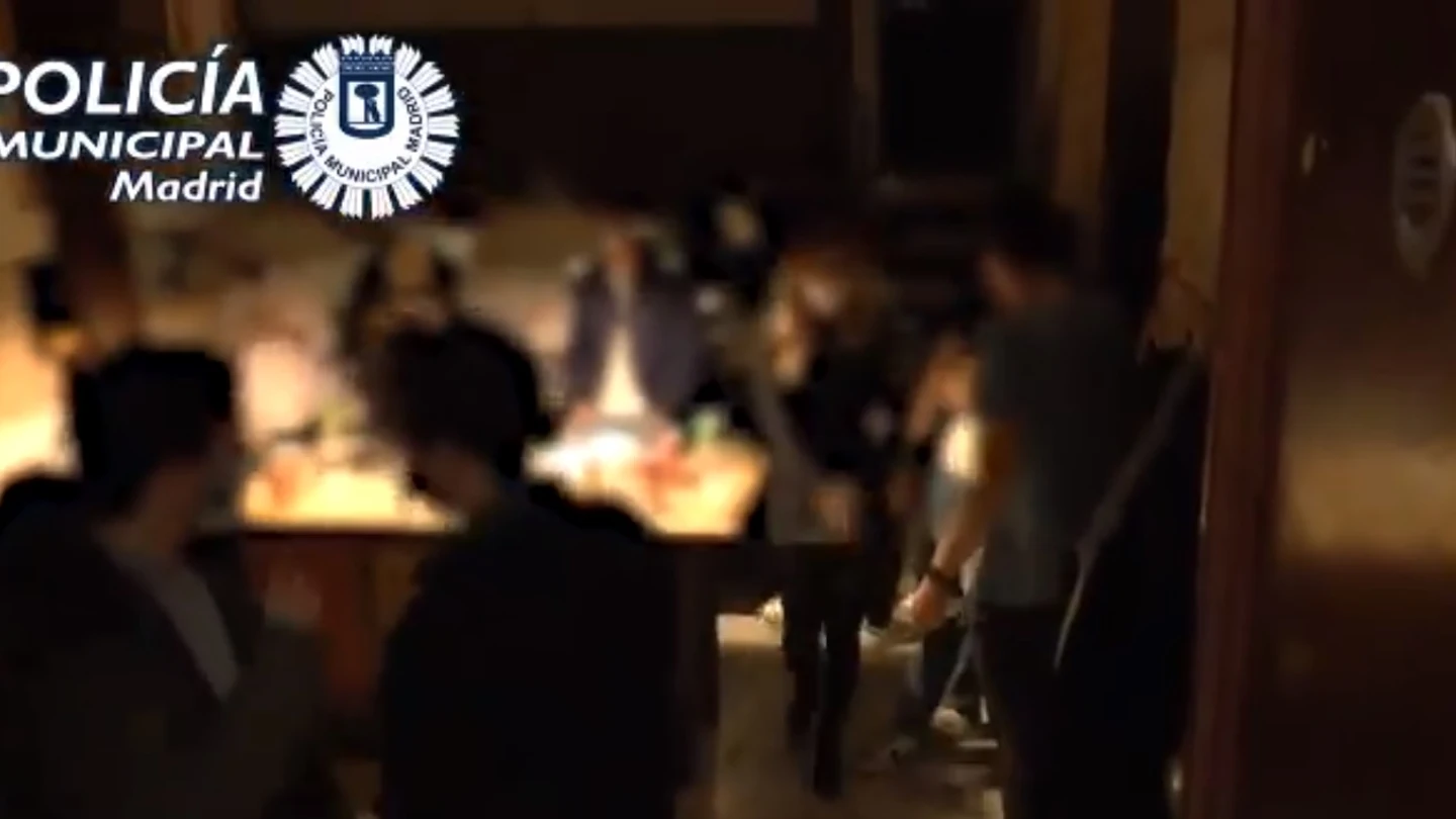 La Policía interviene en una fiesta ilegal en una vivienda turística en Madrid La Policía interviene en una fiesta ilegal en una vivienda turística en Madrid