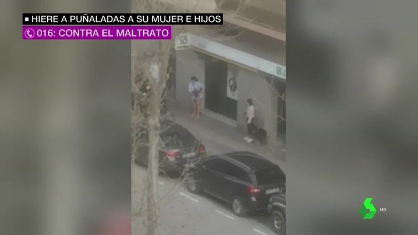 El duro testimonio de los testigos del apuñalamiento a una mujer y dos menores en Alicante: "La tenía cogida de los pelos" El duro testimonio de los testigos del apuñalamiento a una mujer y dos menores en Alicante: "La tenía cogida de los pelos"