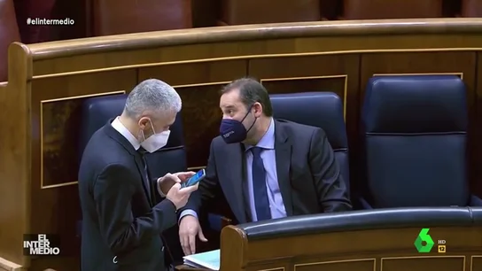 Vídeo manipulado - La surrealista conversación de Ábalos y Marlaska en el Congreso de los Diputados Vídeo manipulado - La surrealista conversación de Ábalos y Marlaska en el Congreso de los Diputados
