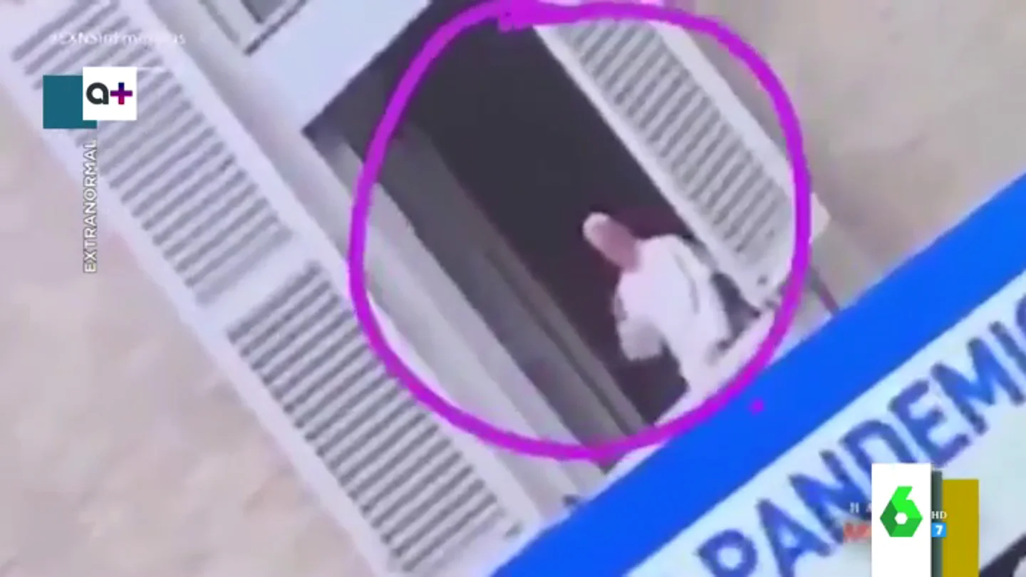 La 'aterradora' desaparición del Papa Francisco tras asomarse al balcón de la catedral de San Pedro La 'aterradora' desaparición del Papa Francisco tras asomarse al balcón de la catedral de San Pedro