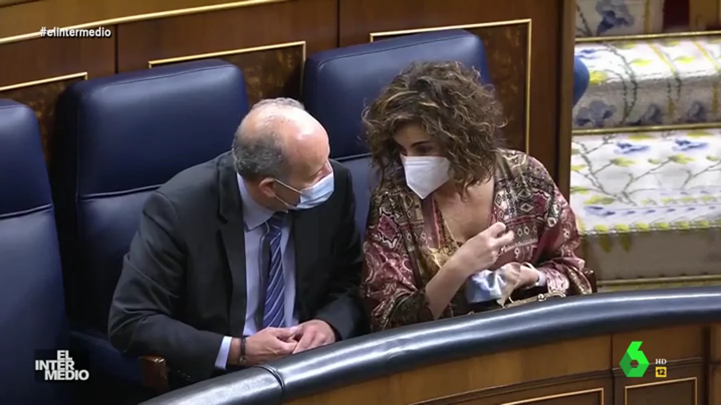 Vídeo manipulado - María Jesús Montero, al ministro de Justicia: "Al que tenga dinero en Portugal le tienen que sentar en el banquillo" Vídeo manipulado - María Jesús Montero, al ministro de Justicia: "Al que tenga dinero en Portugal le tienen que sentar en el banquillo"