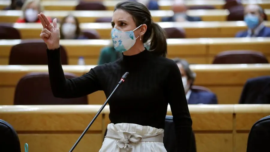 La ministra de Igualdad, Irene Montero, durante la sesión de control al Gobierno celebrada en el Senado.