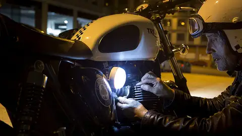 Luz de emergencia Señal de preseñalización de peligro en moto