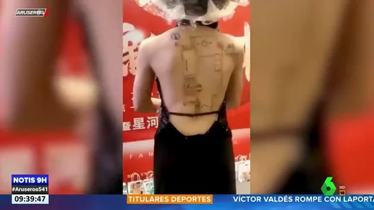 La iniciativa machista de una inmobiliaria: utilizar modelos para mostrar los planos de las casas La iniciativa machista de una inmobiliaria: utilizar modelos para mostrar los planos de las casas