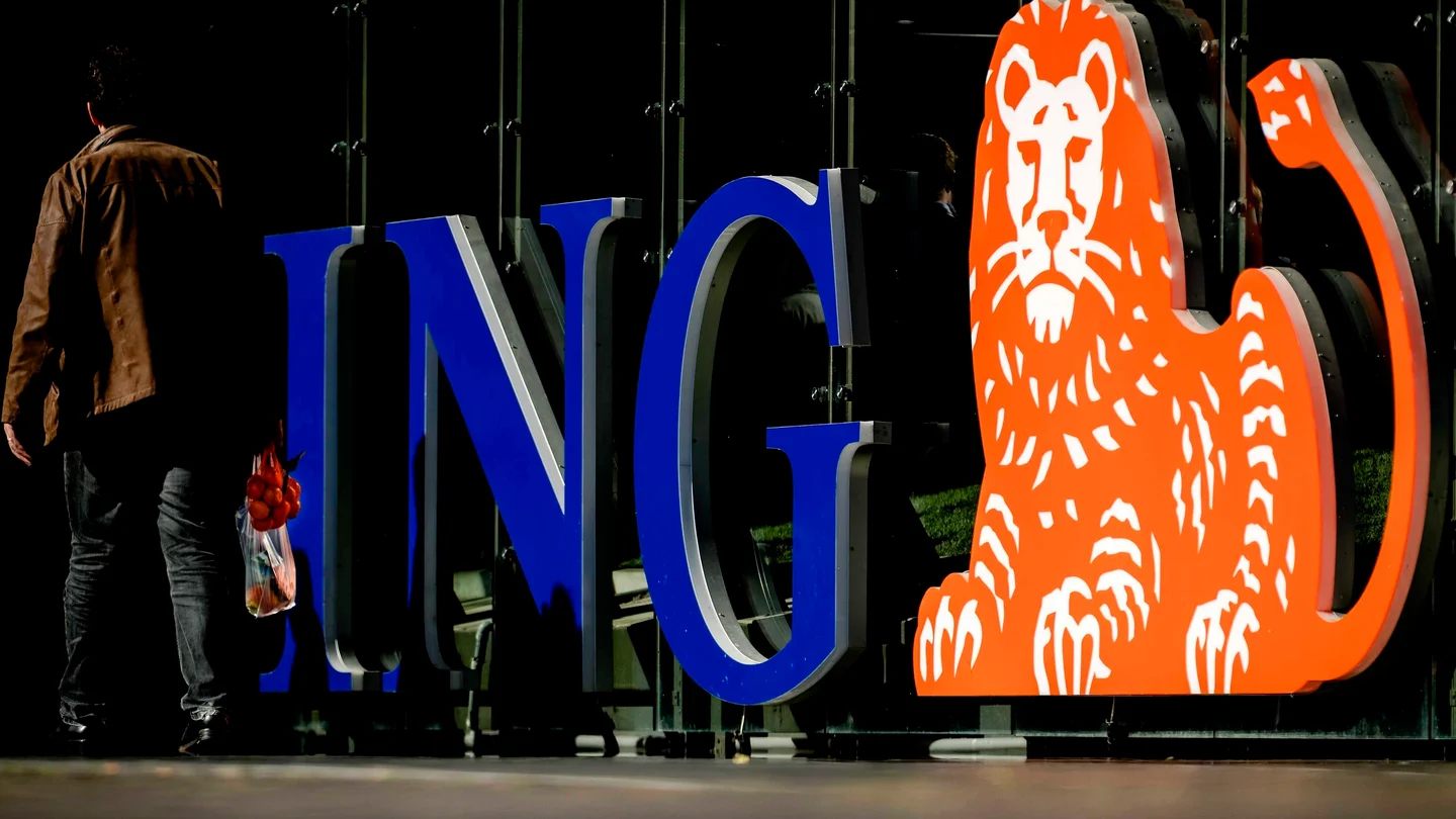 Logotipo del banco holandés ING en Ámsterdam Logotipo del banco holandés ING en Ámsterdam