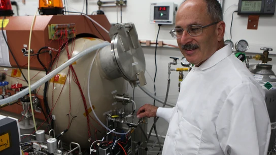 Así es MOXIE, el aparato que comprobará si podemos vivir en Marte Michael Hecht, el principal creador del MOXIE, en los laboratorios de la NASA en Pasadena, California