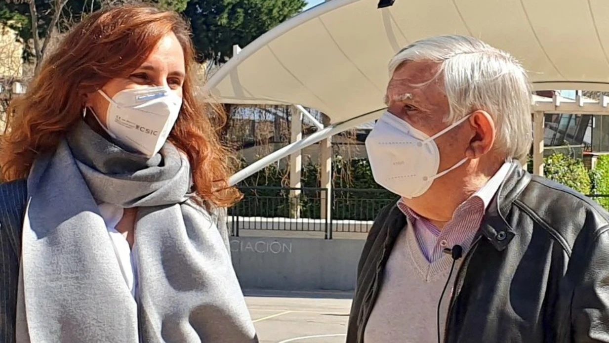 Félix López-Rey, concejal en el Ayuntamiento de Madrid, junto a Mónica García, candidata a la presidencia de la Comunidad de Madrid.