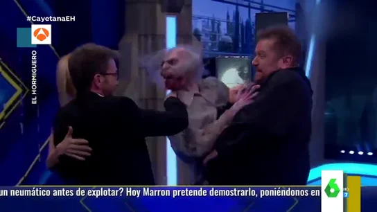 El susto de Cayetana Guillén Cuervo al ver un zombie en El Hormiguero El susto de Cayetana Guillén Cuervo al ver un zombie en El Hormiguero