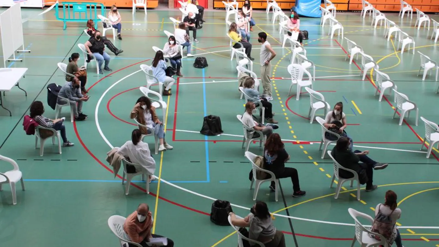 Vacunación de docentes frente al COVID en Albacete Comienza la vacunación de docentes en el Pabellón Ferial.