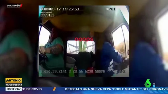 El copiloto de un camión salta por la ventana en marcha justo antes de chocar El copiloto de un camión salta por la ventana en marcha justo antes de chocar