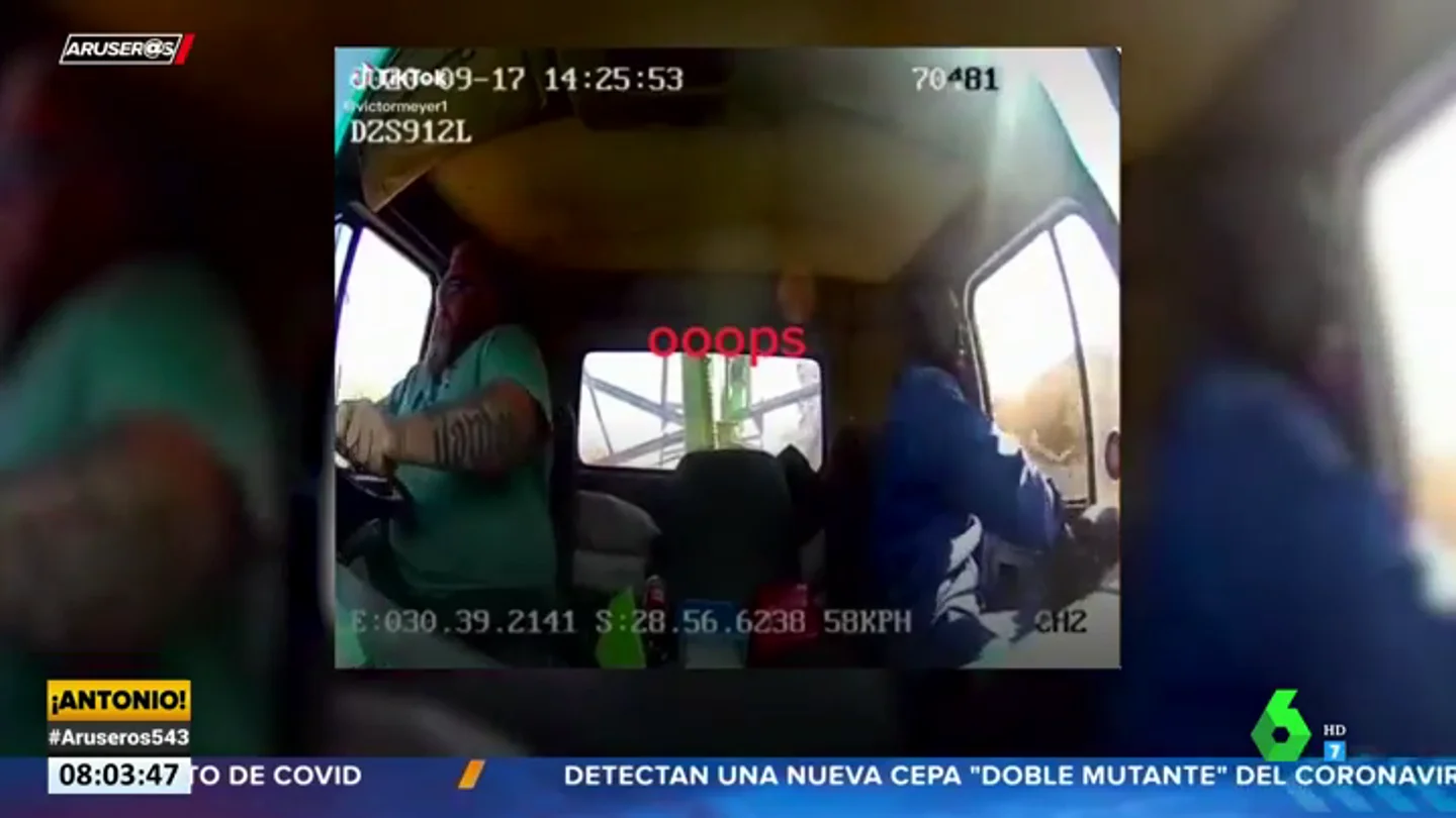 El copiloto de un camión salta por la ventana en marcha justo antes de chocar El copiloto de un camión salta por la ventana en marcha justo antes de chocar