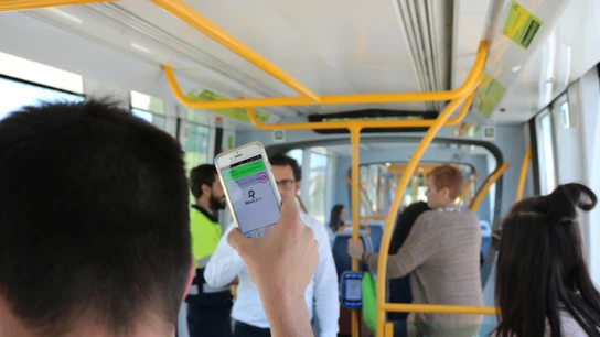 La app lee los códigos sin necesidad de enfocar y a gran distancia. La app lee los códigos sin necesidad de enfocar y a gran distancia.