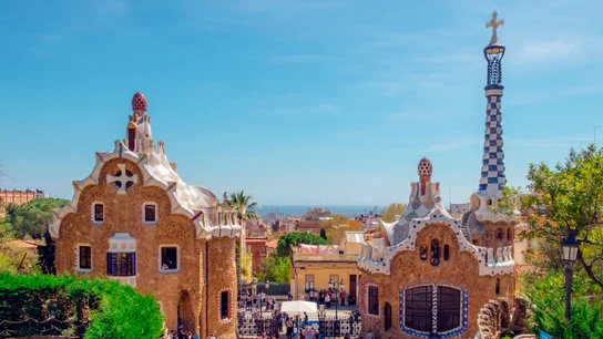 ¿Mantener el horario de verano, el de invierno o seguir cambiando la hora? Estos son los pros y contras de cada opción Parque Güell, en Barcelona