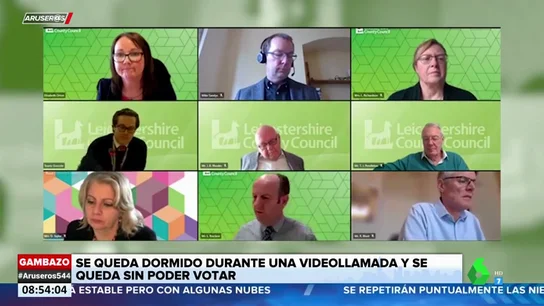 Un político se duerme durante un pleno telemático y pierde su turno de votación Un político se duerme durante un pleno telemático y pierde su turno de votación