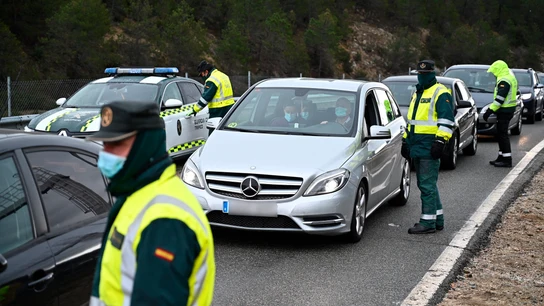 La Guardia Civil monta controles perimetrales para vigilar la movilidad por la pandemia La Guardia Civil monta controles perimetrales para vigilar la movilidad por la pandemia