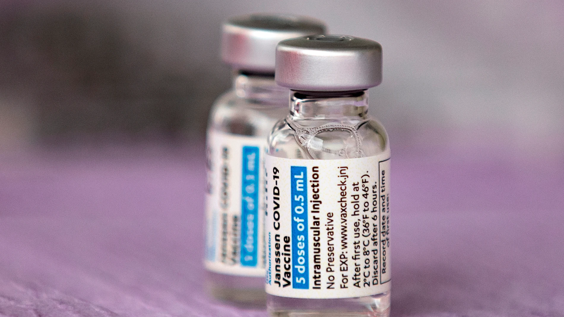 Dos dosis de la vacuna contra el coronavirus de Janssen