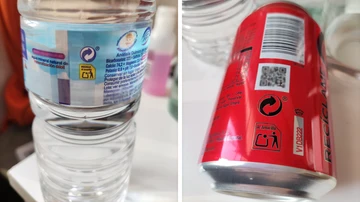 Botella de agua y lata de refresco que indica dónde depositar el envase una vez consumido el producto: al amarillo 