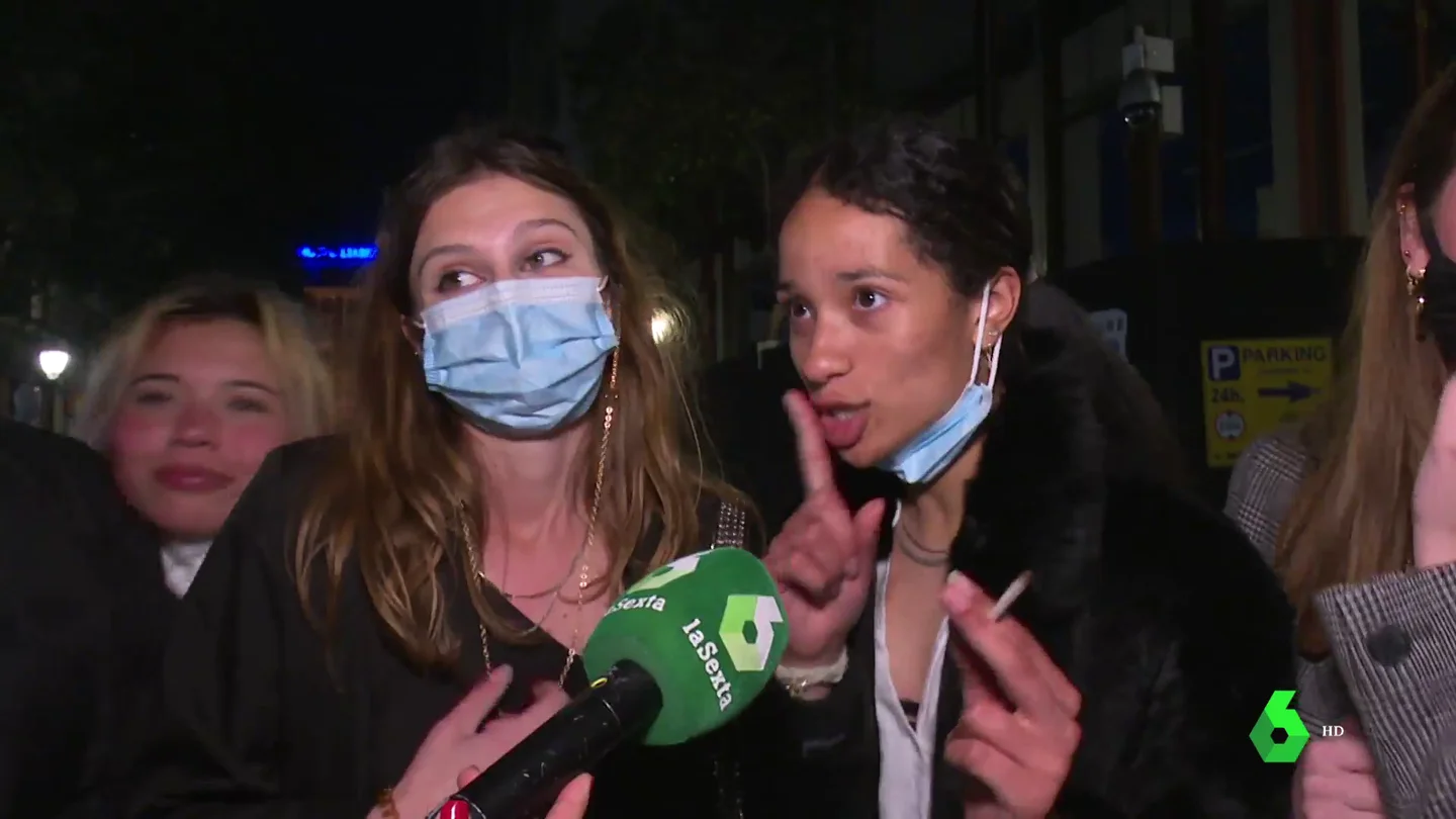 Cuando llega el toque de queda y los turistas siguen celebrando: "Vamos de fiesta a nuestra casa muchas personas" Cuando llega el toque de queda y los turistas siguen celebrando: "Vamos de fiesta a nuestra casa muchas personas"