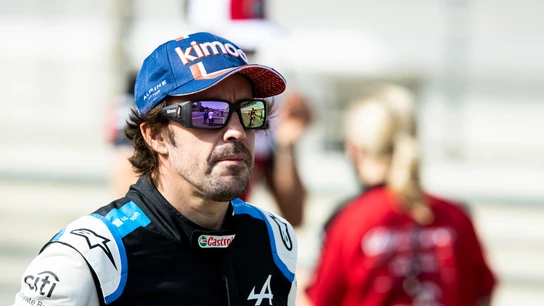 Fernando Alonso, en el 'paddock' Fernando Alonso, en el 'paddock'