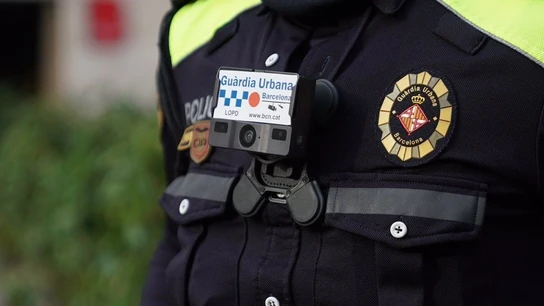 Imagen de un agente de la Guardia Urbana de Barcelona Menor desaparecida