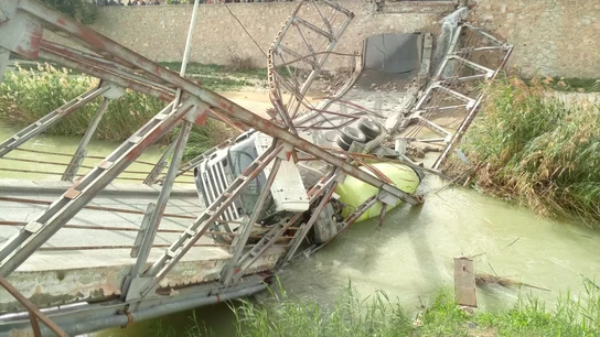 El camión accidentado. El camión accidentado.
