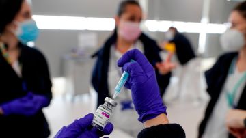 Vacunación contra el coronavirus en el Hospital Isabel Zendal