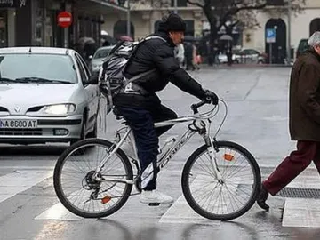 ¿Cómo debe cruzar un ciclista un paso de peatones? ¿Cómo debe cruzar un ciclista un paso de peatones?
