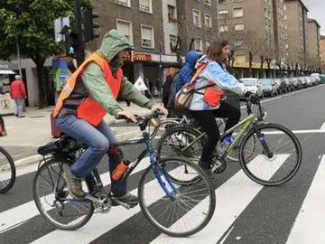 ¿Cómo debe cruzar un ciclista un paso de peatones? ¿Cómo debe cruzar un ciclista un paso de peatones?